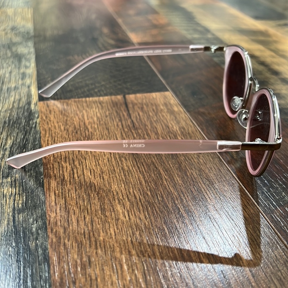 Sunglasses bundle - Picture 6 of 7